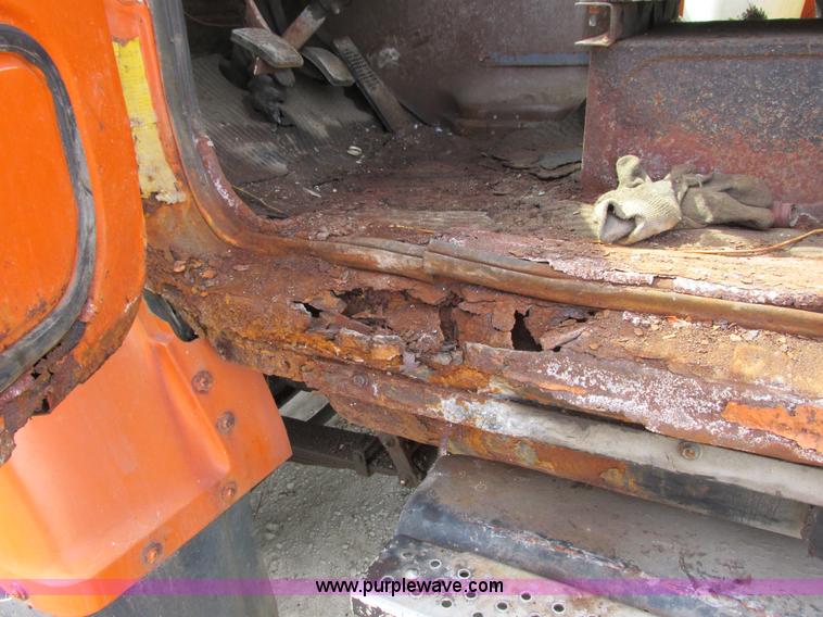 image for item G8807 1982 Ford LN9000 dump truck