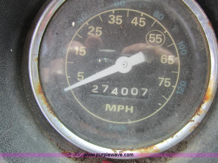 image for item G8807 1982 Ford LN9000 dump truck