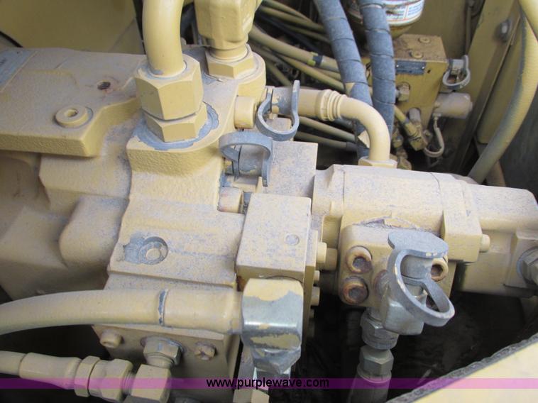 image for item G8808 1999 Caterpillar 307B excavator