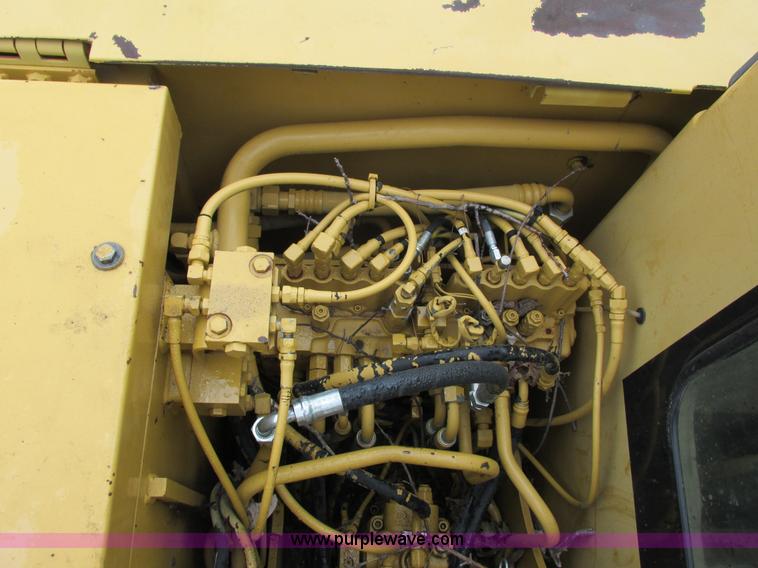 image for item G8808 1999 Caterpillar 307B excavator