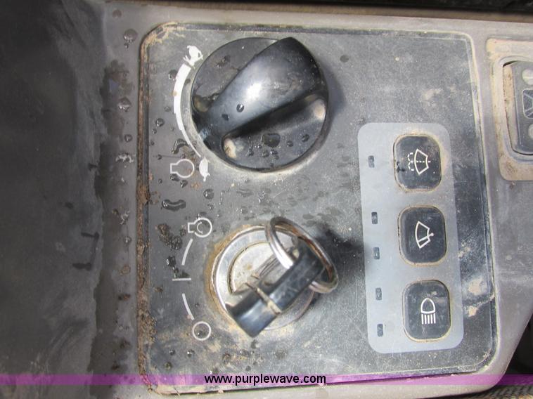 image for item G8811 1998 Caterpillar 330BL excavator