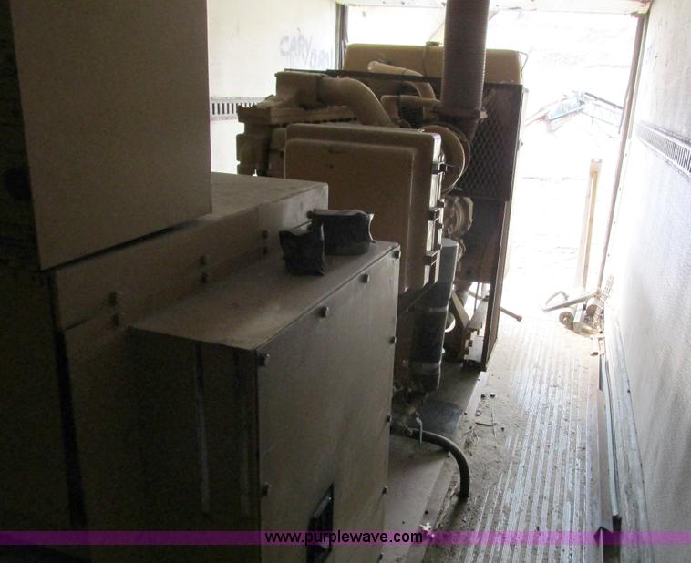 image for item G8814 Caterpillar 3406 260kW generator set with 1988 Great Dane trailer