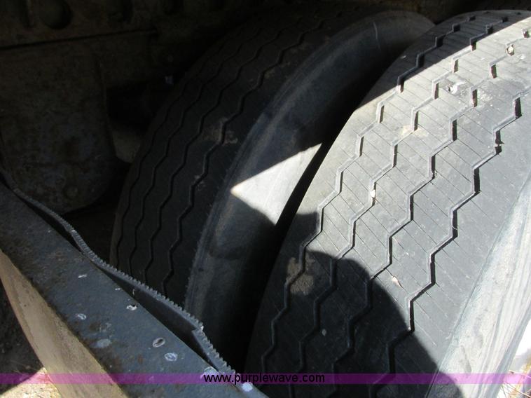 image for item G8814 Caterpillar 3406 260kW generator set with 1988 Great Dane trailer