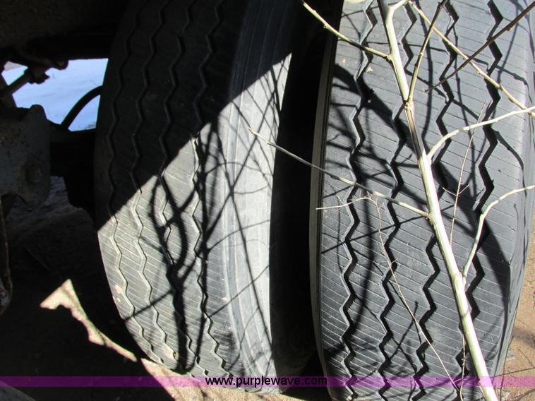 image for item G8814 Caterpillar 3406 260kW generator set with 1988 Great Dane trailer