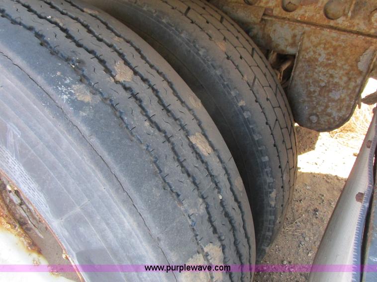 image for item G8814 Caterpillar 3406 260kW generator set with 1988 Great Dane trailer