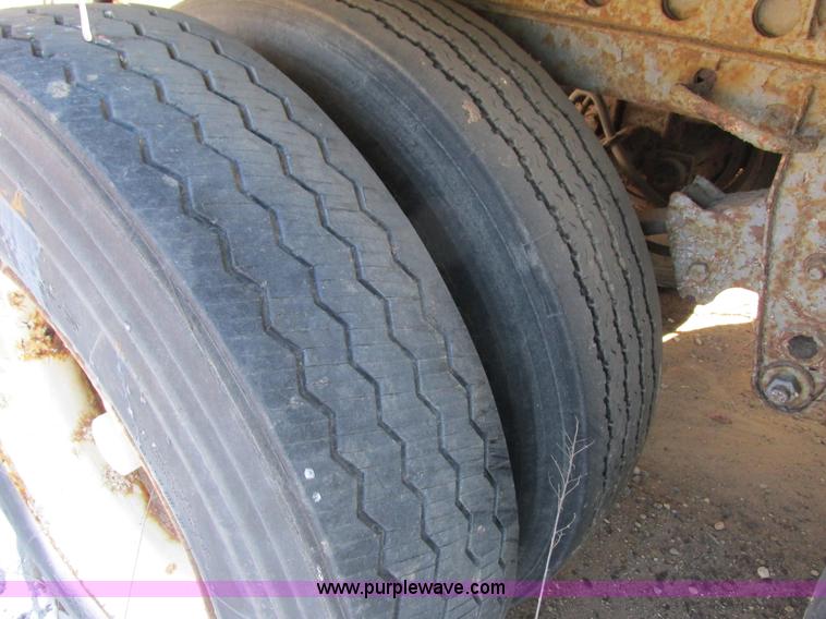 image for item G8814 Caterpillar 3406 260kW generator set with 1988 Great Dane trailer