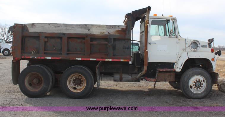 image for item H1412 1989 Ford LNT8000 dump truck