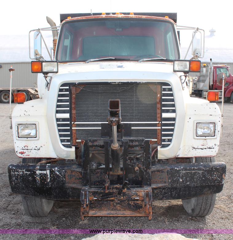 image for item H1412 1989 Ford LNT8000 dump truck