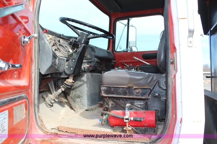 image for item H1412 1989 Ford LNT8000 dump truck