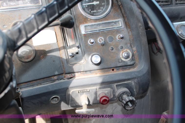 image for item H1412 1989 Ford LNT8000 dump truck