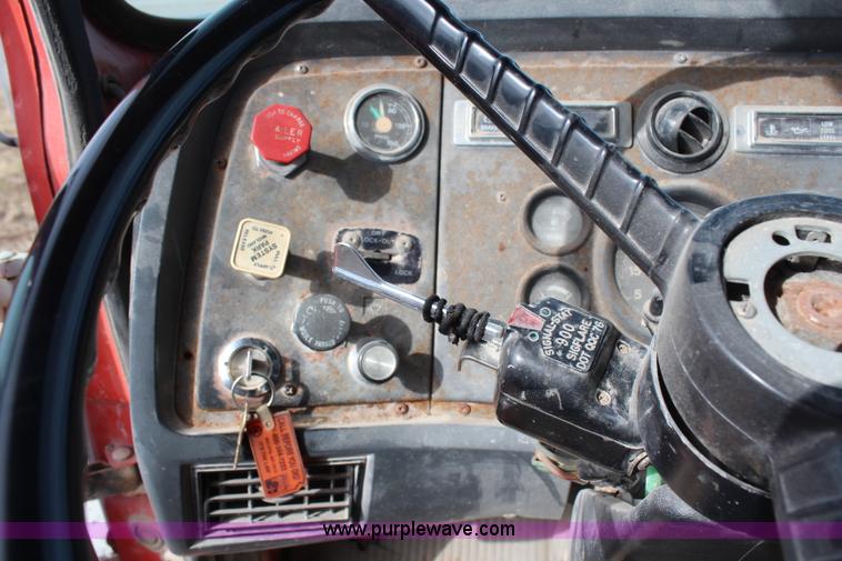 image for item H1412 1989 Ford LNT8000 dump truck