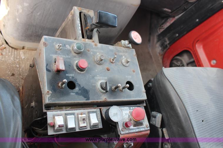 image for item H1412 1989 Ford LNT8000 dump truck