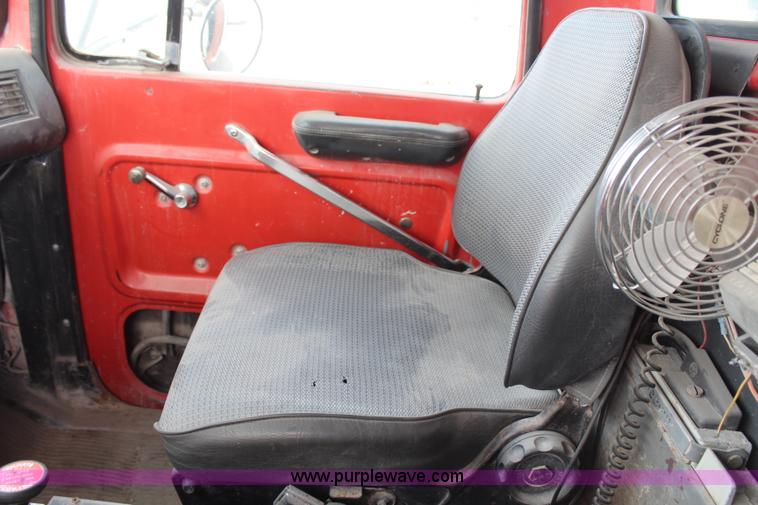 image for item H1412 1989 Ford LNT8000 dump truck