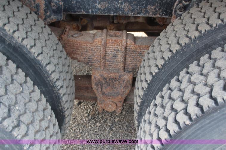 image for item H1412 1989 Ford LNT8000 dump truck