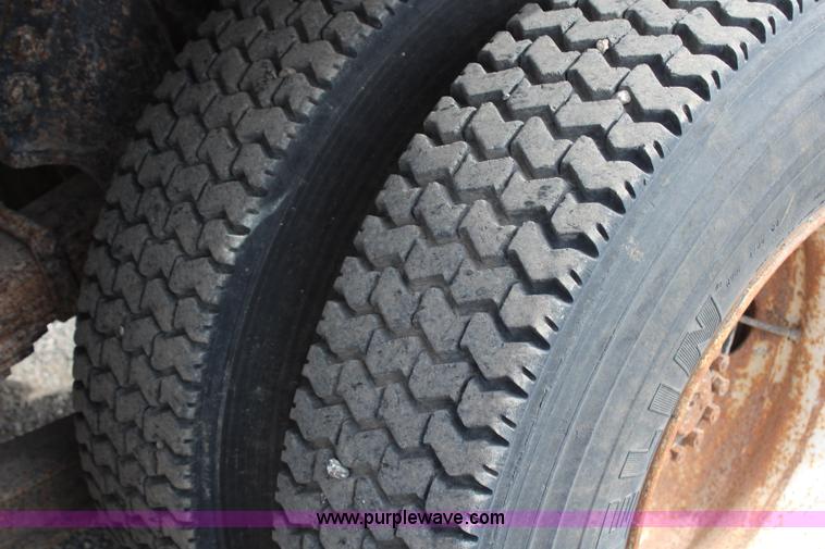 image for item H1412 1989 Ford LNT8000 dump truck