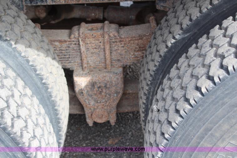 image for item H1412 1989 Ford LNT8000 dump truck