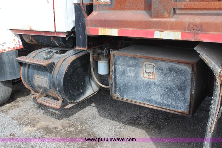 image for item H1412 1989 Ford LNT8000 dump truck