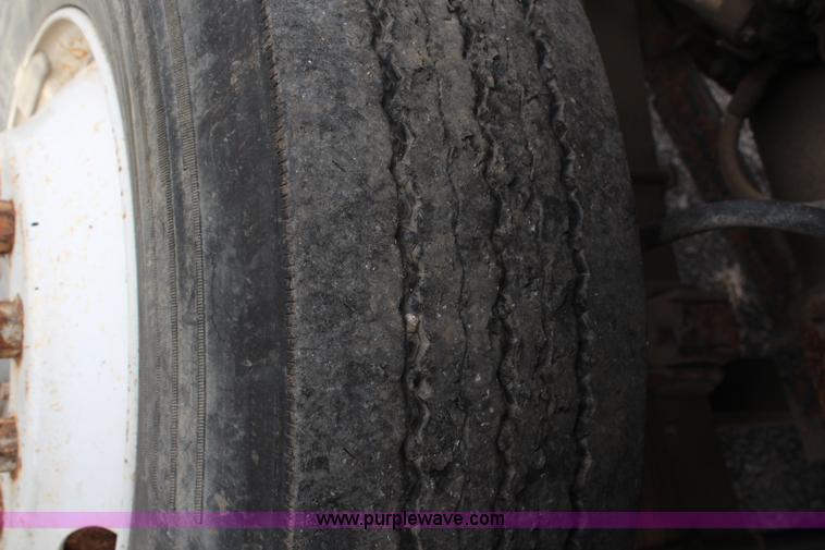 image for item H1412 1989 Ford LNT8000 dump truck