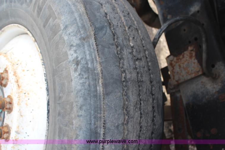 image for item H1412 1989 Ford LNT8000 dump truck