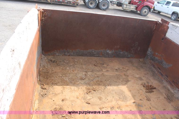 image for item H1412 1989 Ford LNT8000 dump truck