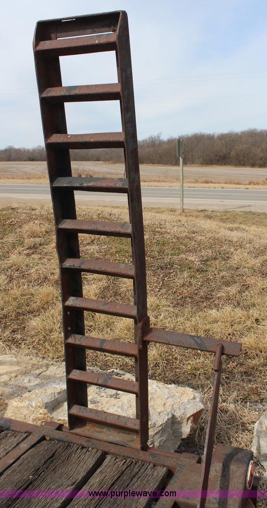 image for item H1416 1979 Tandem axle tilt deck trailer