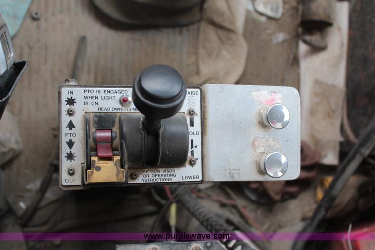 image for item H1417 1992 Ford LT9000 semi tractor