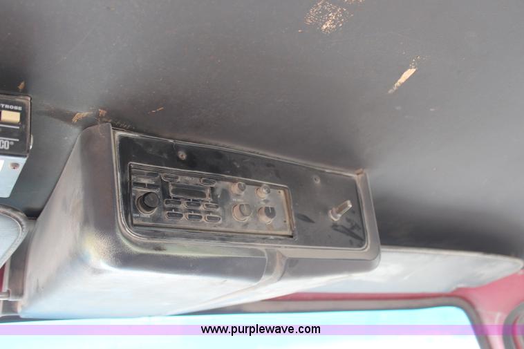 image for item H1417 1992 Ford LT9000 semi tractor