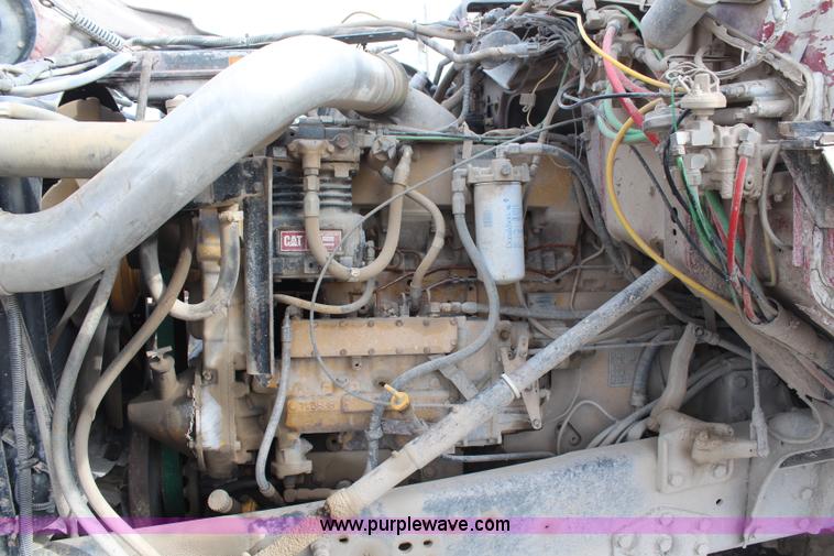 image for item H1417 1992 Ford LT9000 semi tractor