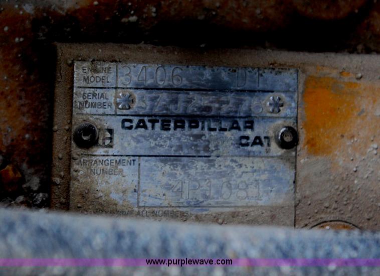 image for item H1417 1992 Ford LT9000 semi tractor