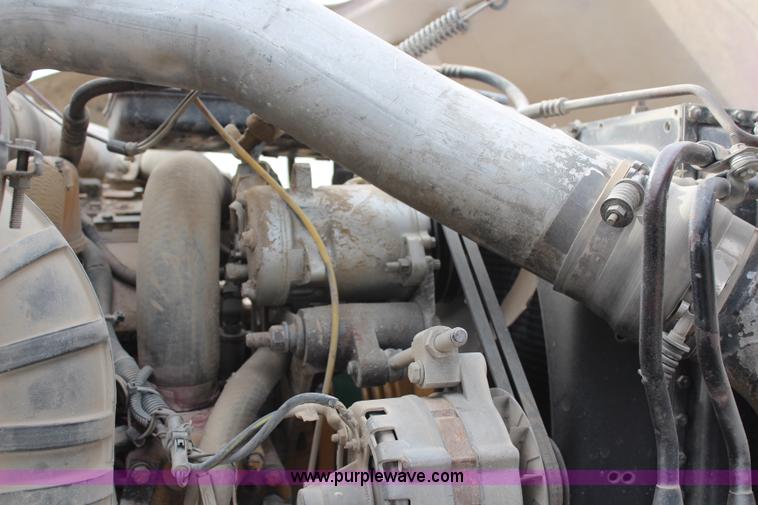 image for item H1417 1992 Ford LT9000 semi tractor