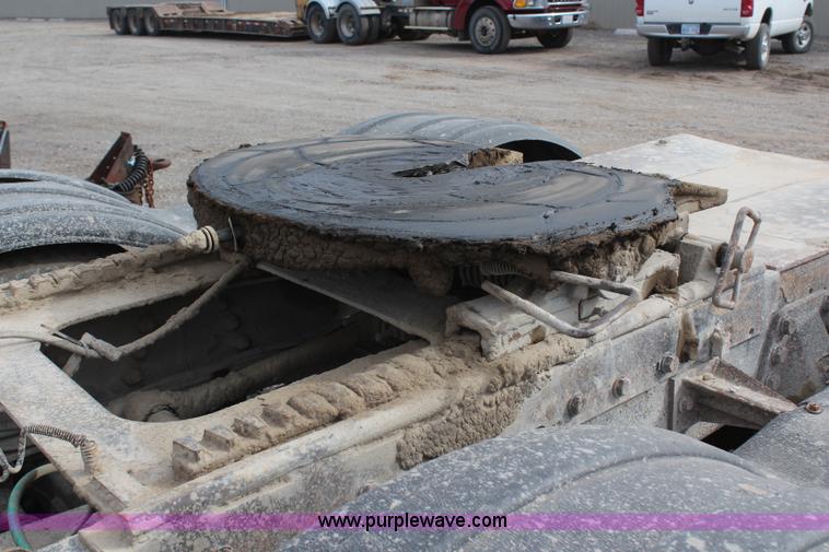 image for item H1417 1992 Ford LT9000 semi tractor