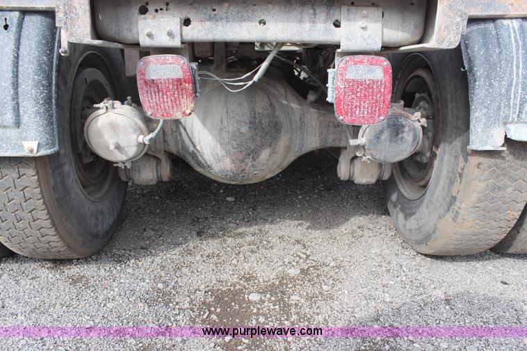 image for item H1417 1992 Ford LT9000 semi tractor