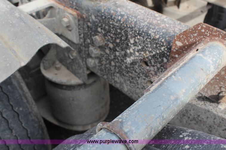 image for item H1417 1992 Ford LT9000 semi tractor