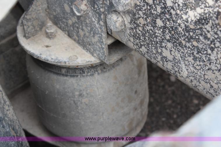 image for item H1417 1992 Ford LT9000 semi tractor