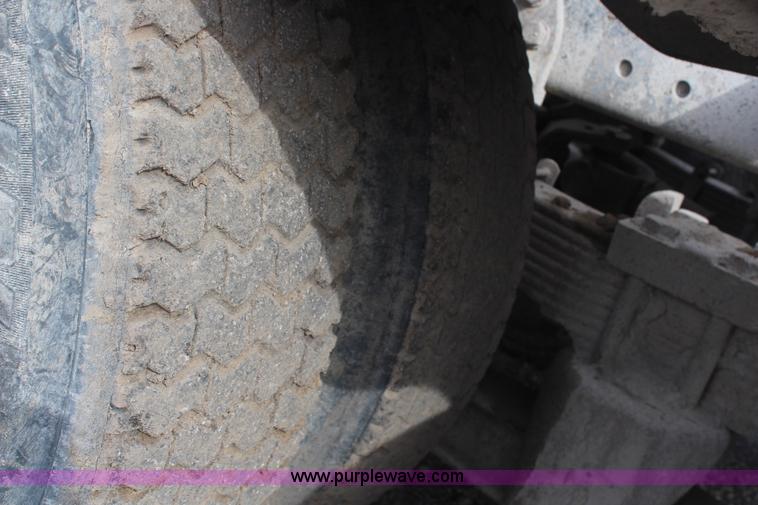 image for item H1417 1992 Ford LT9000 semi tractor