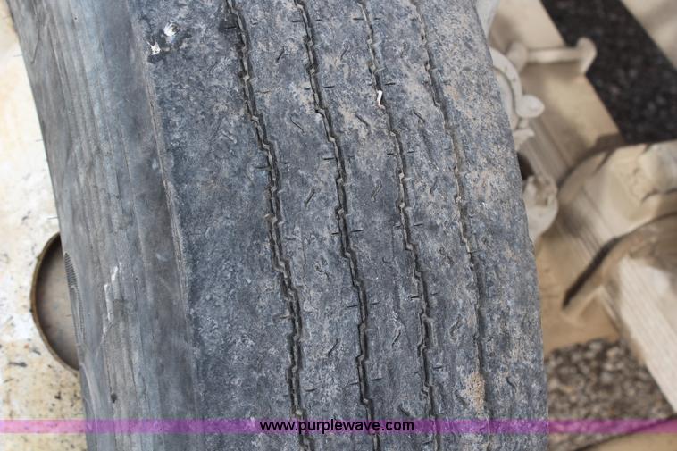 image for item H1417 1992 Ford LT9000 semi tractor