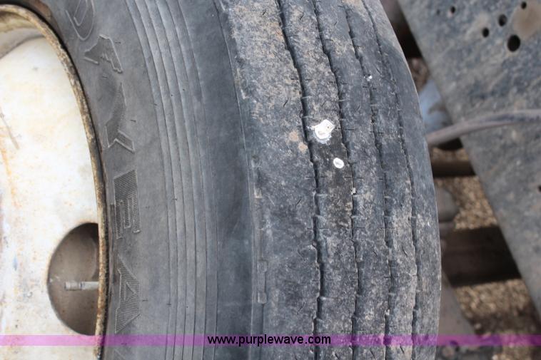 image for item H1417 1992 Ford LT9000 semi tractor