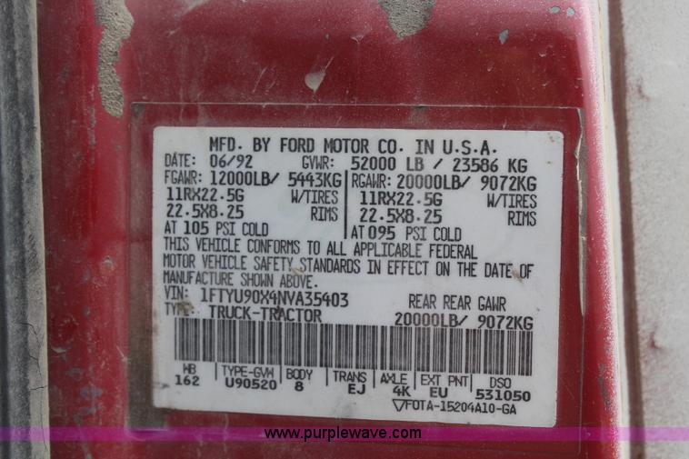 image for item H1417 1992 Ford LT9000 semi tractor