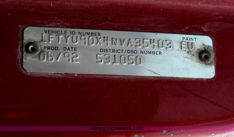 image for item H1417 1992 Ford LT9000 semi tractor