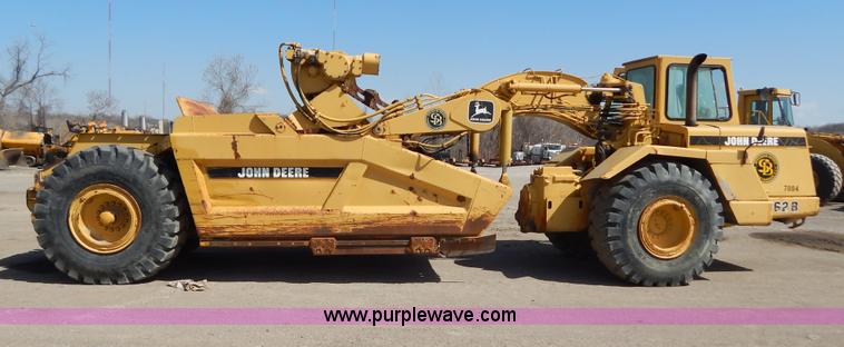 image for item H3478 1993 John Deere 762B paddle scraper