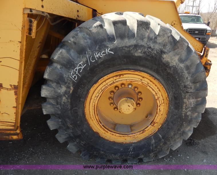 image for item H3478 1993 John Deere 762B paddle scraper