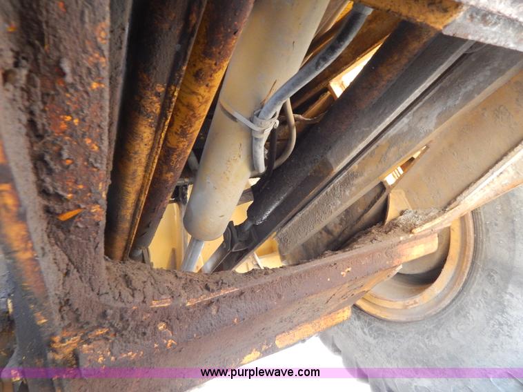 image for item H3478 1993 John Deere 762B paddle scraper