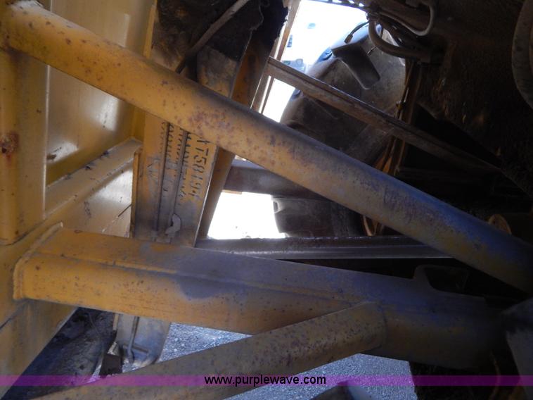 image for item H3478 1993 John Deere 762B paddle scraper