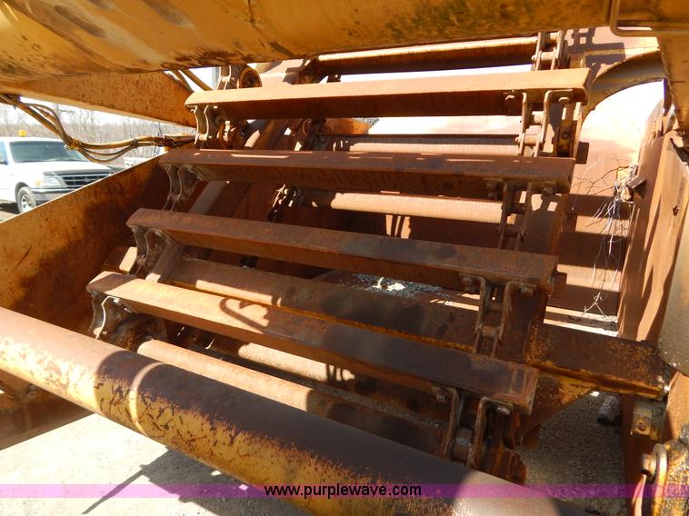 image for item H3478 1993 John Deere 762B paddle scraper