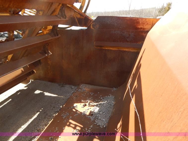 image for item H3478 1993 John Deere 762B paddle scraper