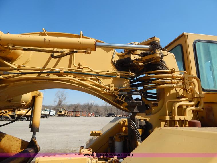 image for item H3478 1993 John Deere 762B paddle scraper