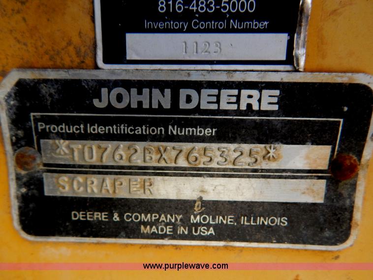 image for item H3478 1993 John Deere 762B paddle scraper