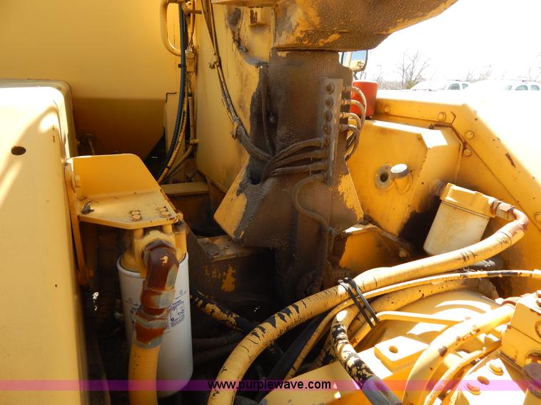 image for item H3478 1993 John Deere 762B paddle scraper