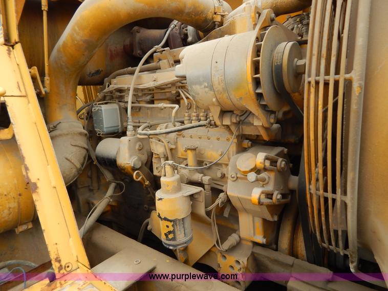 image for item H3478 1993 John Deere 762B paddle scraper