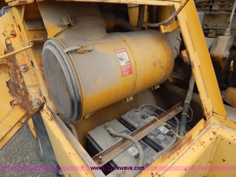 image for item H3478 1993 John Deere 762B paddle scraper